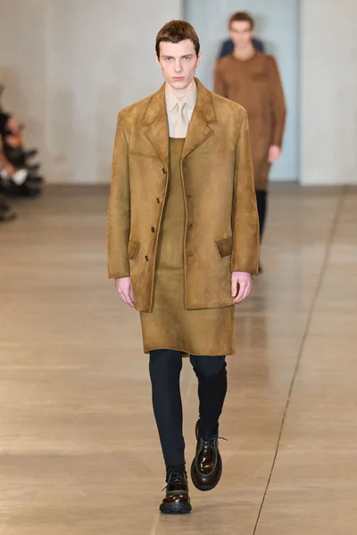 Look 48